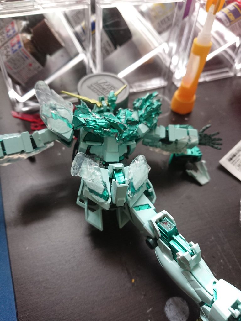 制作中
結晶はダイソーのおゆプラを少量巻き付け→細かくカットした物をチマチマ接着してます。
なので取ろうと思えば取れます