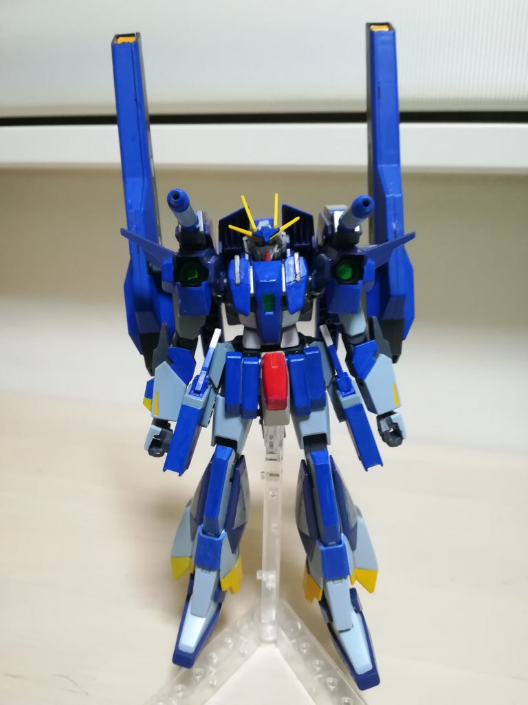 フロントショット
体と頭、腰はケルディムを使い、
その他はライトニングガンダムを　　　使いました。
頭はケルディムにライトニングの　　　アンテナをつけました。