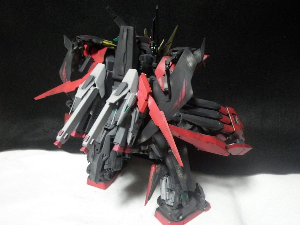 あっちこっち
やたらと無駄に開いたり動くんです
元々リアルタイプに変形も視野に入れていましたがバランス重視にして
変形はオミットしました(^^;