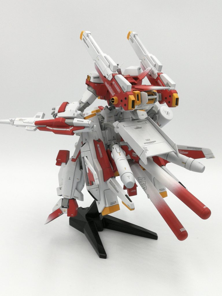 高火力·高機動で空を自由に飛び回れるようなAGE-2がイメージです。エネルギーの消費が激しそうなので、うるさいくらいにプロペラントタンクを装備しています。