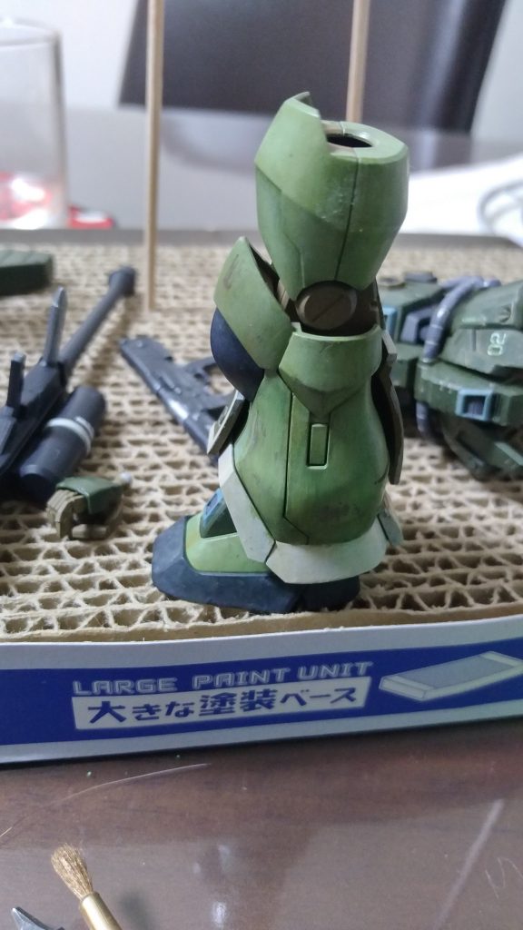 ウェザリング中。
全体的に、汚しては落とす引き算なウェザリングをしていました。
“不透明度を調節する”という方法がわかってきた気がします。

ウェザリングって、全く同じものは決して作れない感じが面白くていいですよね( ・`ω・´)