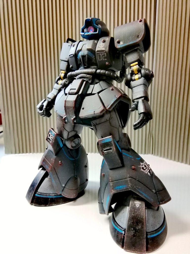 立ち正面のショット。貼り付けたリベットはwaveのディティールアップパーツです。