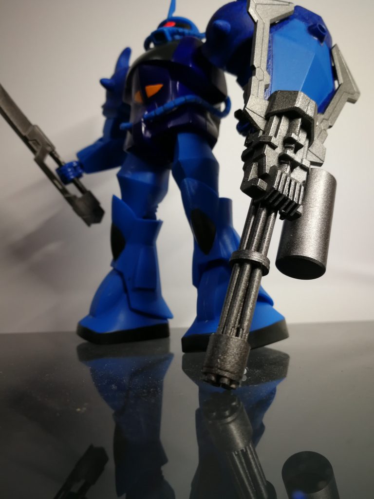 HGのガトリングシールドは使わず、あえてジャンクで作りました。

キャンペーンで配られてた武器、ガンダムヴィダールのサーベル、握り拳など。