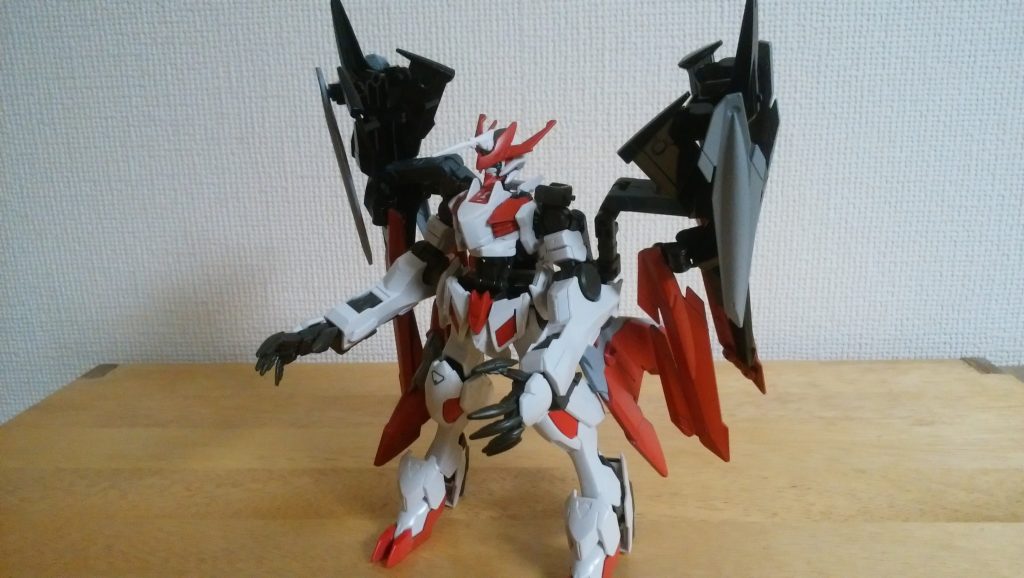 正面
バルバトス本来の良さを失うのは嫌だったので、本機にはあまり手を加えていません。