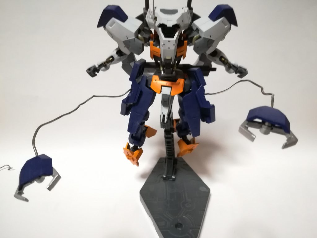 付属のリード線は弱いので硬めの針金に変更しました