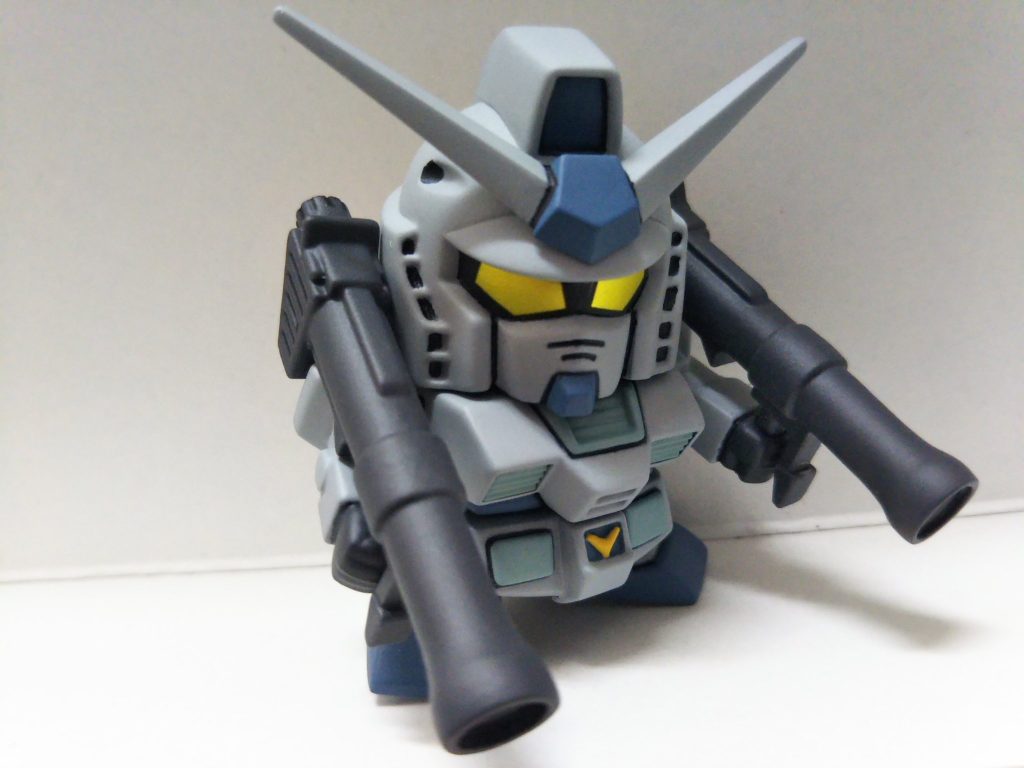 バズーカはパーフェクトガンダム付属の物。2丁の肉抜き穴を埋めるのに苦労したのを覚えています。