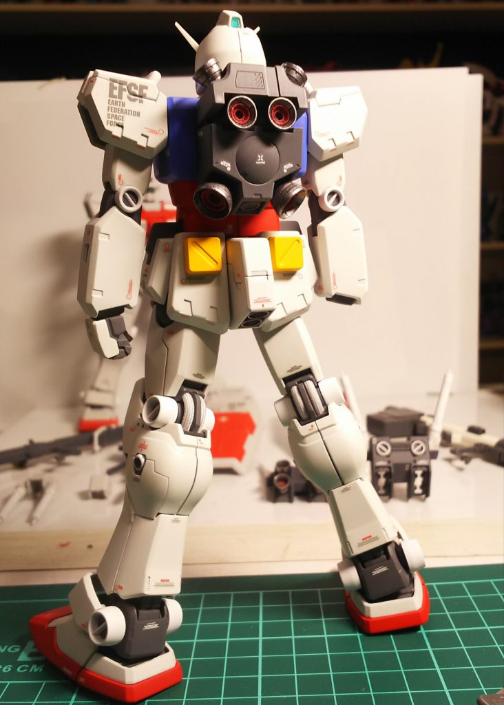 一応バックパックは高機動型のも付けられます。踵のカバーはMGジムから流用して独立して動くようにしました