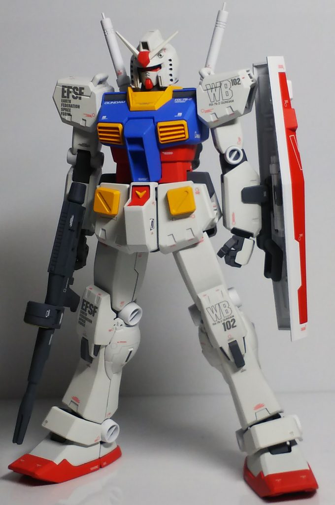 胴体はジムカスタムから。スジ彫りを増やしたりはしてません。