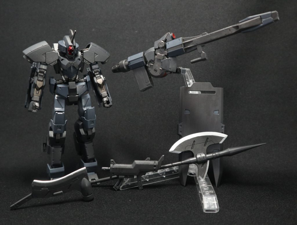 スタティックディスプレー。武装はダインスレイブ型キャノン、サブウエポンとしてサブマシンガン、打突武器は、ハルバードとハンマーチョッパー、狙撃時の防御として大型のシールドを装備。