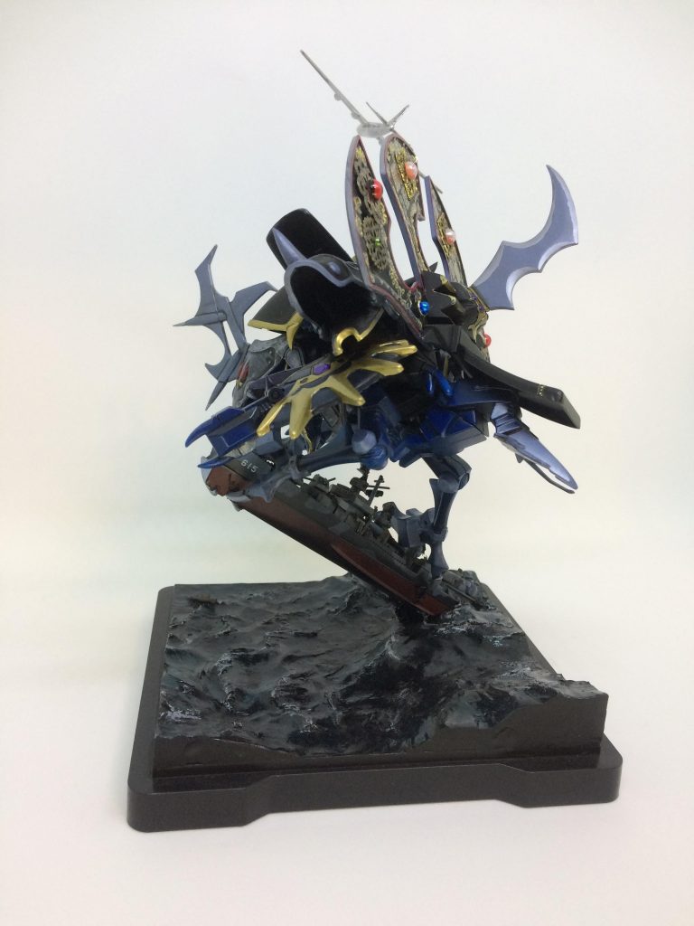 食玩の「世界の艦船」シリーズから1/700の駆逐艦と爆撃機を使い、昭和の怪獣映画風のジオラマにまとめました。