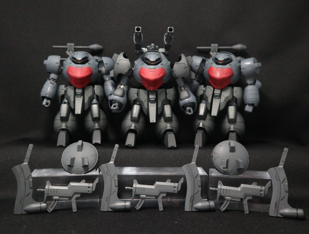 スタティックディスプレー。中心が小隊長機となり、左右が隊員機。
武装は、小隊長機が、ショートバレルキャノンx2門、サブマシンガンx1、ハンマーチョッパーx2。隊員機が、シュツルムファウストx2、サブマシンガンx1、ハンマーチョッパーx1、スモールシールドx1。