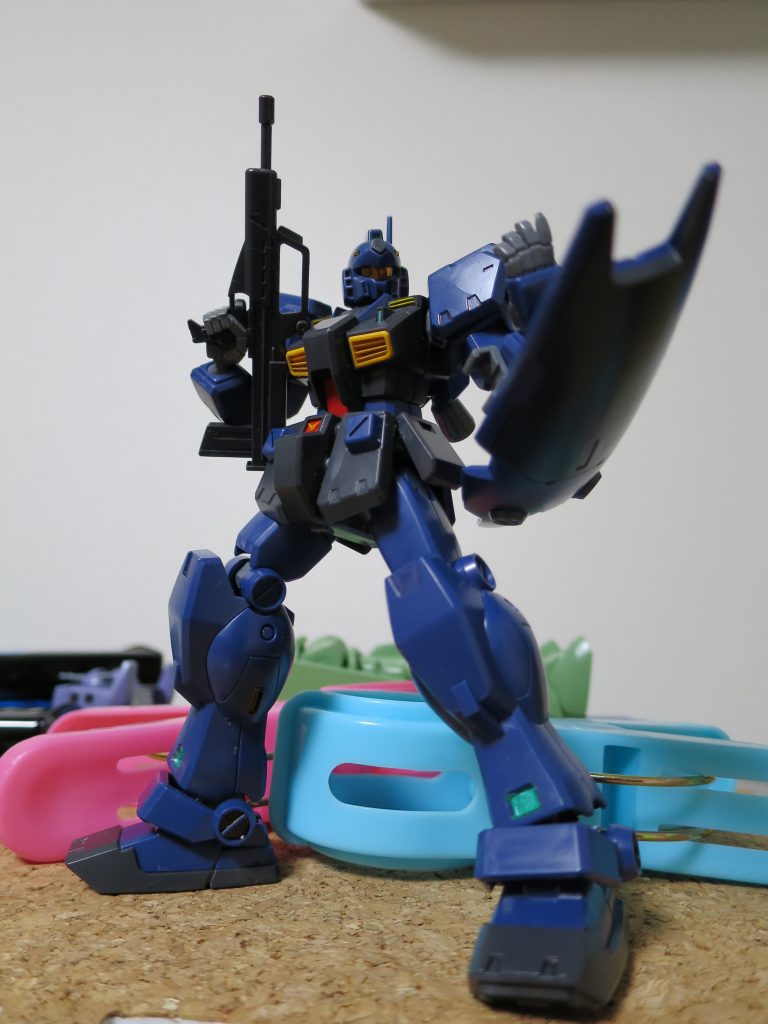 確かにふとましいこの膝下!噂に違いません!!
同時期に出たヘイズルとやらのバリエキットなのは分かってはいますが、一体全体何を見たらこんなに太くなるのか!?