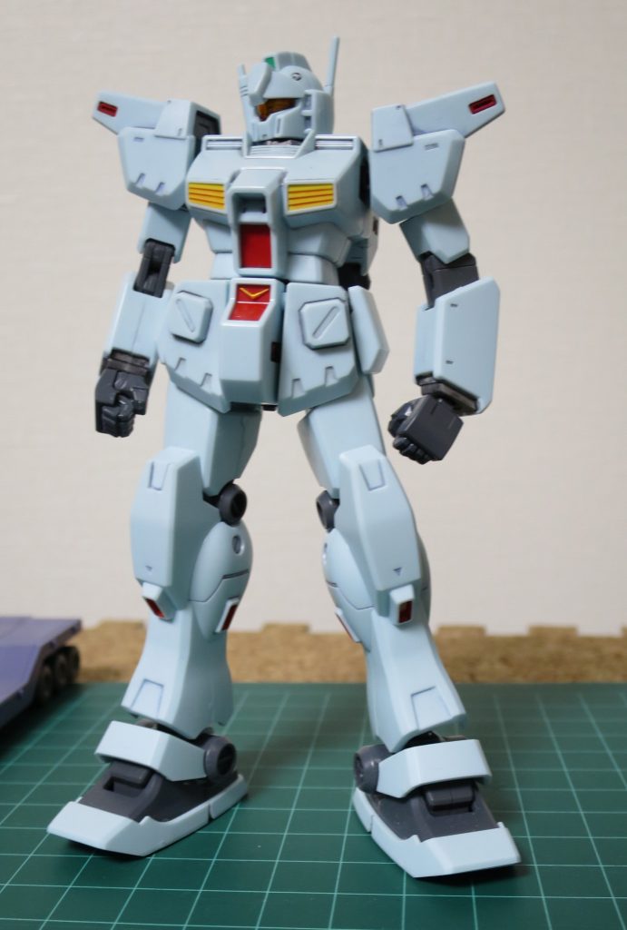 おお!さすが設定画に忠じ…つ?
あれ?なんか足細くね?君。
おかしいな?念の為クゥエル君、同じカッコで立ってみて?