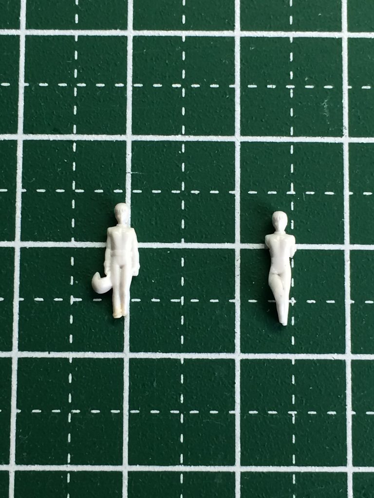 女神像の作り方です．RGガンダムのアムロの両腕を切り落とします．