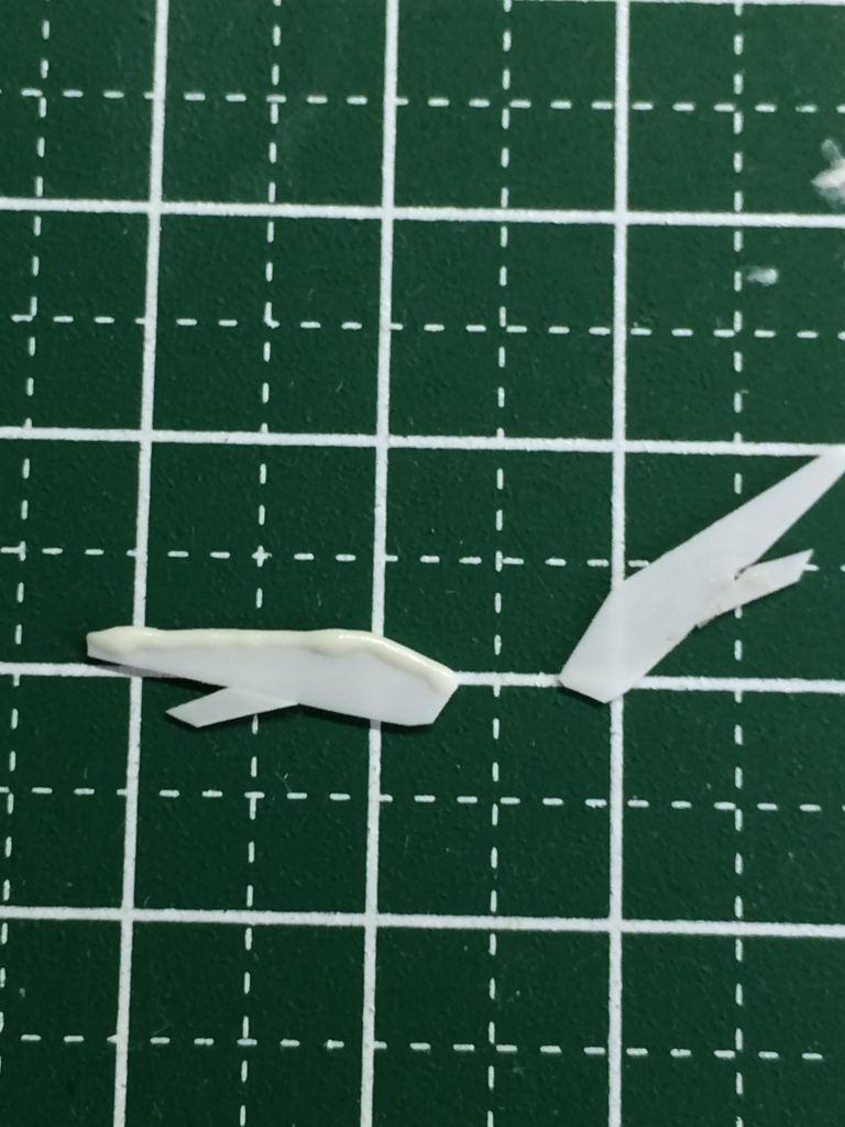 0.3mmプラ板を切り出し，シアノンで節の部分を肉付けします．