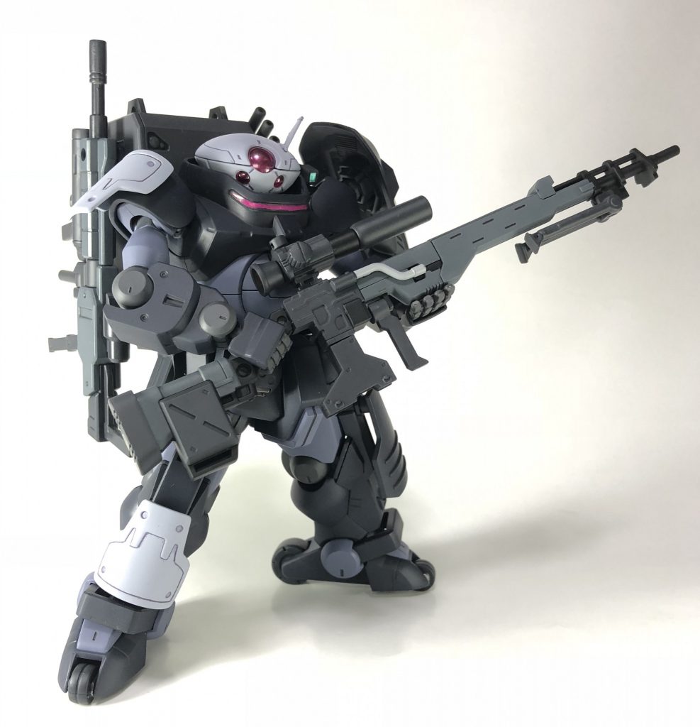 スナイパーライフルはシステムウェポンのロングレンジ・ビーム・ライフルの連射仕様をベースにカスタム化しています。