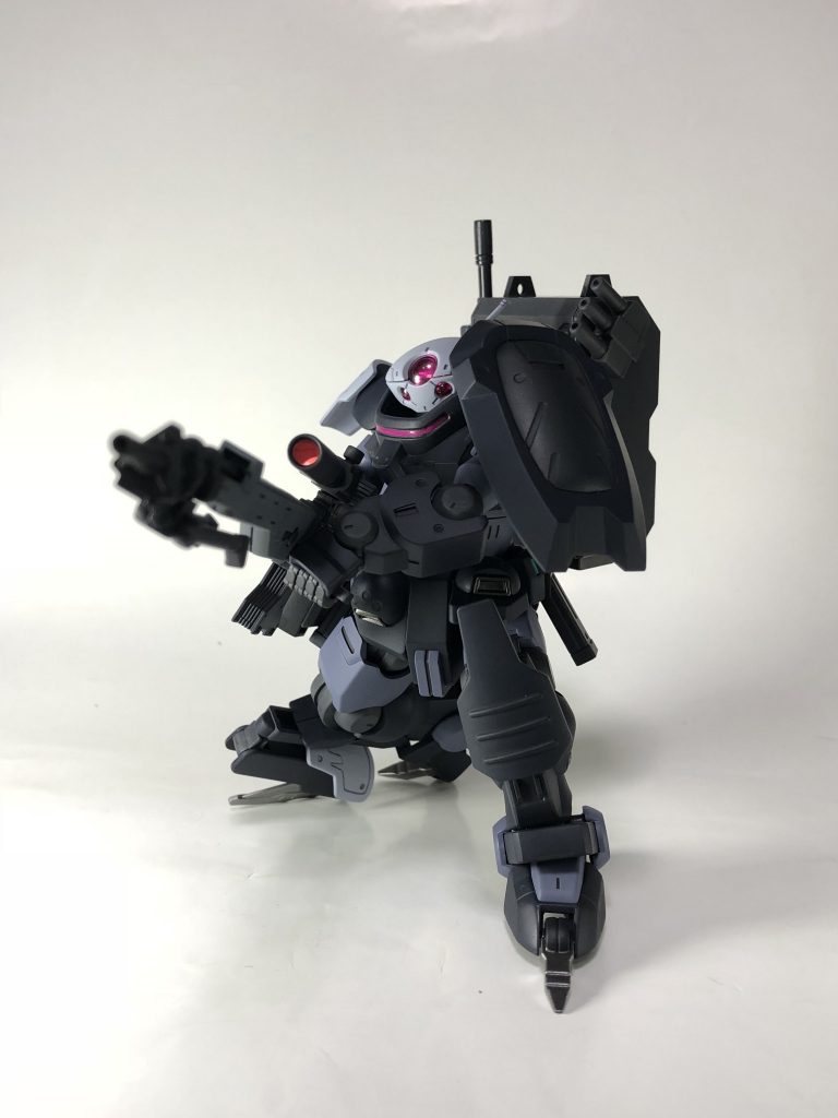 脚部クローを転用してアンカーとし、安定した狙撃が可能。