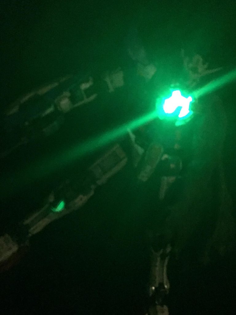 発光！粒子放出。