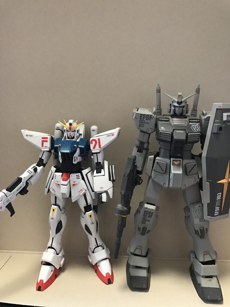 小型MSだけあって、同スケールのガンダムと並べて見たら
凄く小さいです