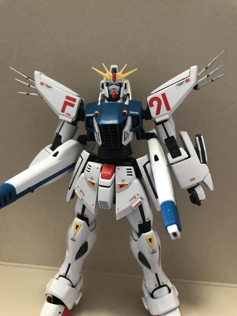 フェイスマスク、ヴェスパー、肩の放熱板
展開してみました
完全再現で
改めてバンダイさんの技術は凄いなって思いました