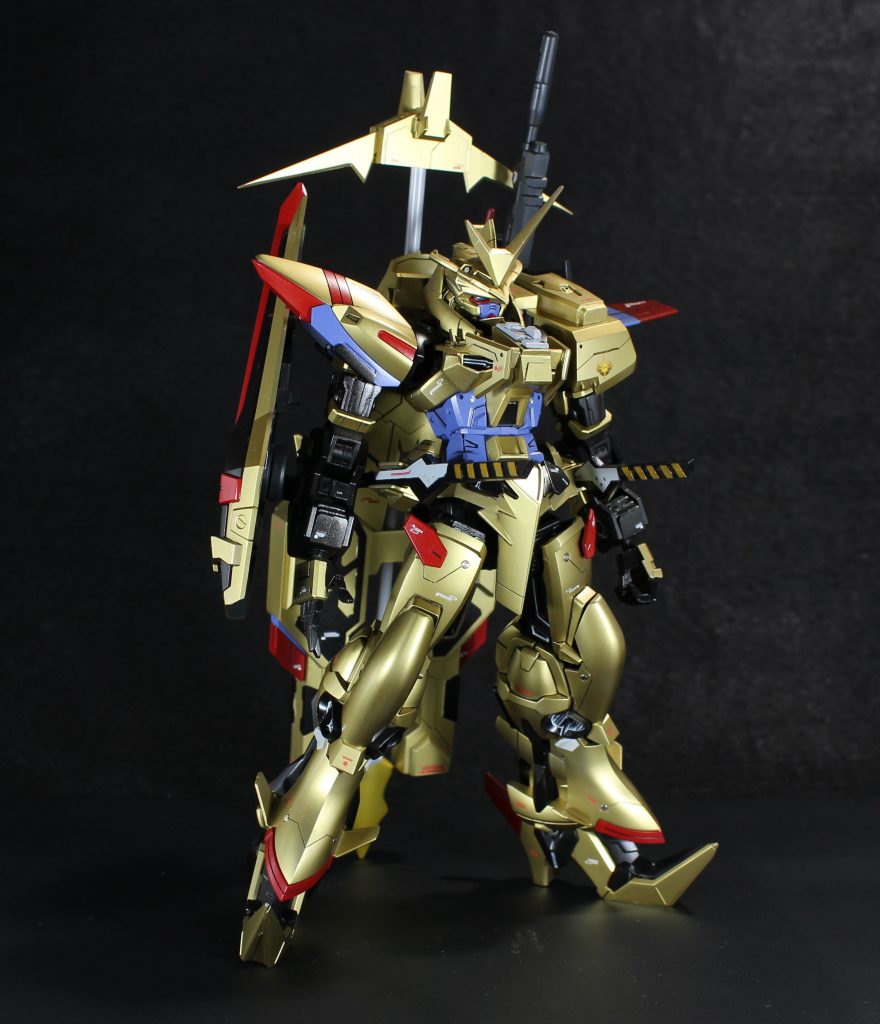 まずは素立ち。カラーリングはフレームとアーマーをターンさせるターンレッドをなぞってます。