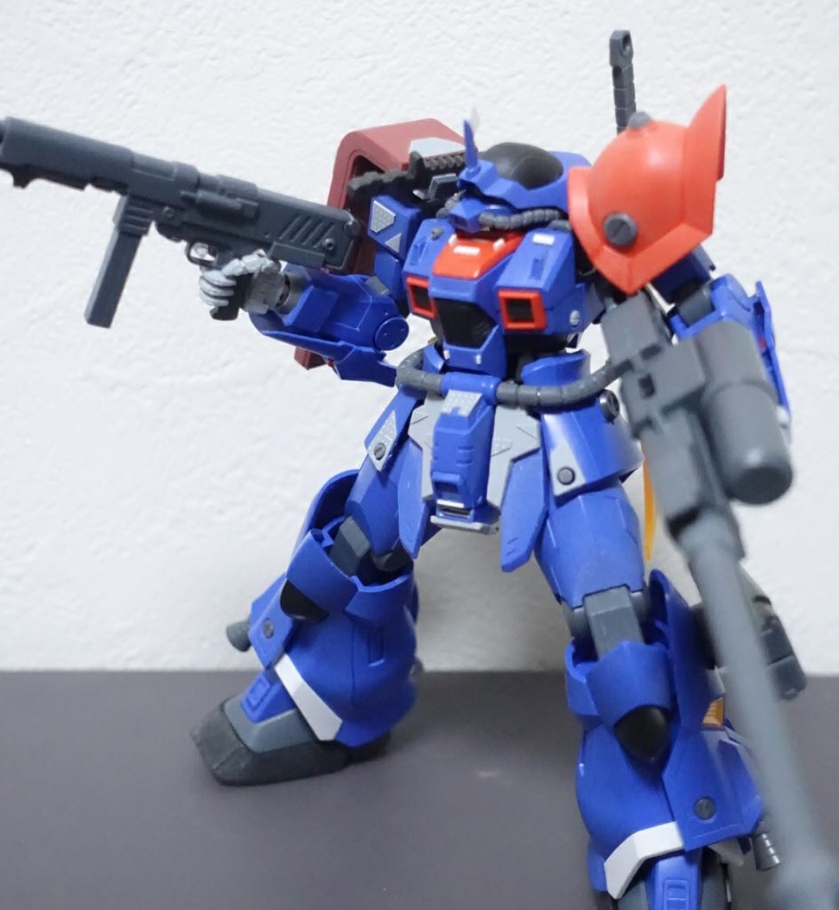 全体のイメージは早々に決まりました。
『片肩はザクシールド、スパイク無し、ミサイル無し、サーベル一本差し』
は全てイフリート改のアイコンを消していく、といういつものコンセプト。

“特別な機体を量産機化orデチューンする”という改造が好きです。