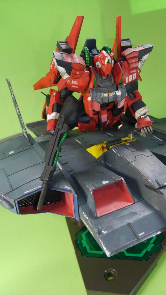 MSZ-00100紅百式–5枚目/制作者：イイジママサミ