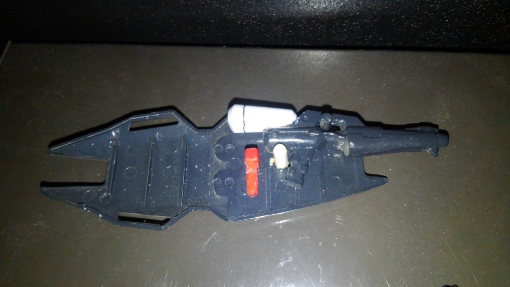 シールドにもライフル固定の苦労の跡が(笑)