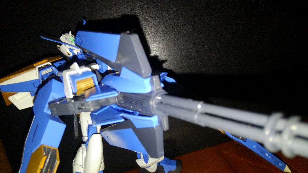 基本的に素組して塗装しただけです。
ゴールドとかシルバーをちょこちょこ入れた感じですね(´・ω・`)