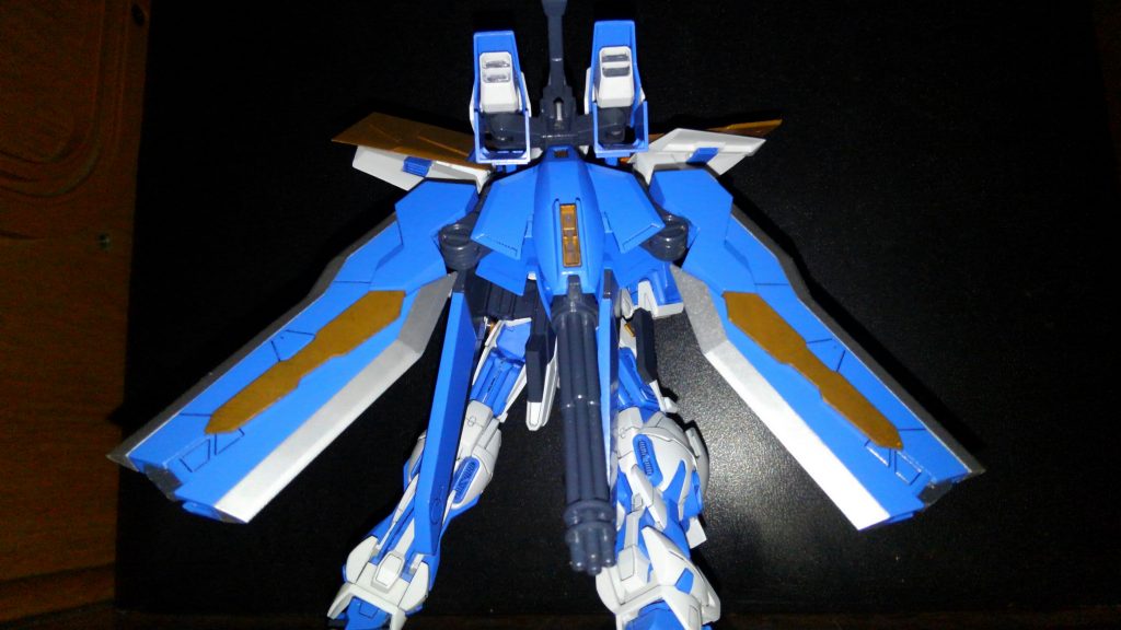 そして剣を背負わせたところバックパックの軸が折れたので接着補修するはめに。・゜・(ノД`)・゜・。