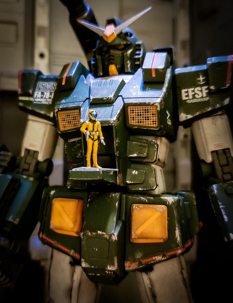 胸の排気ダクトには、デブリ避けという設定でメッシュを入れました。