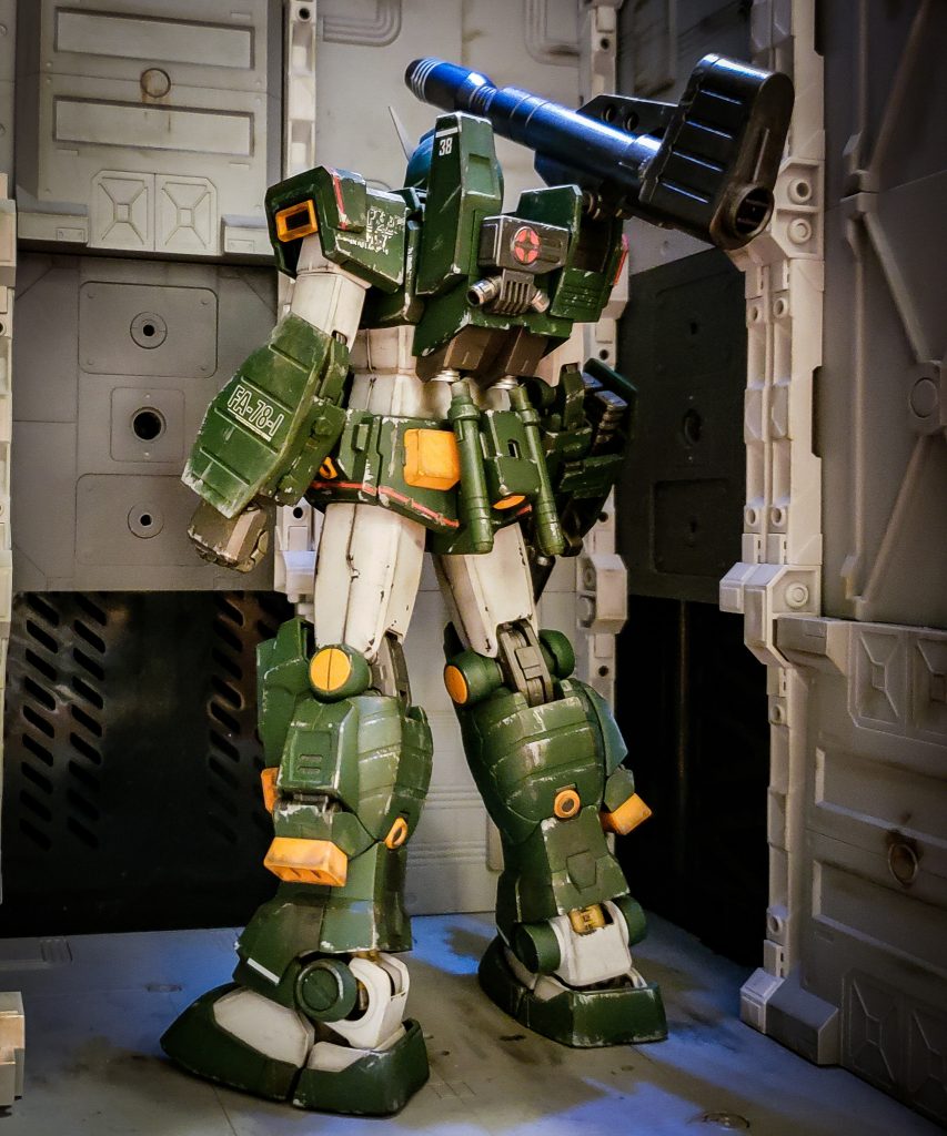 バックショット。スラスターはメタルパーツに変更。