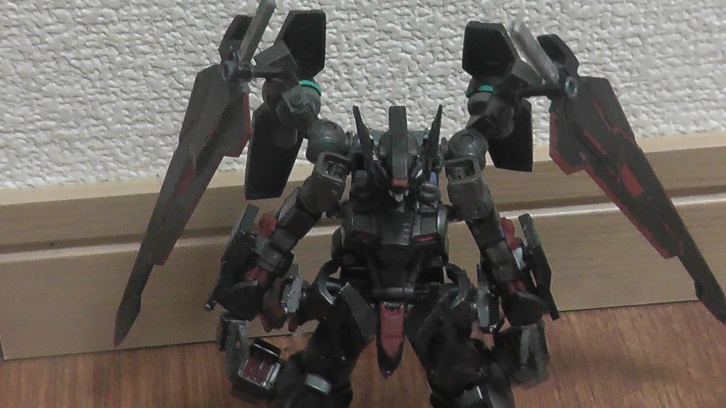 一応こうもりをイメージにしてるので前から見るとちょっとはこうもりっぽく見えるかな?