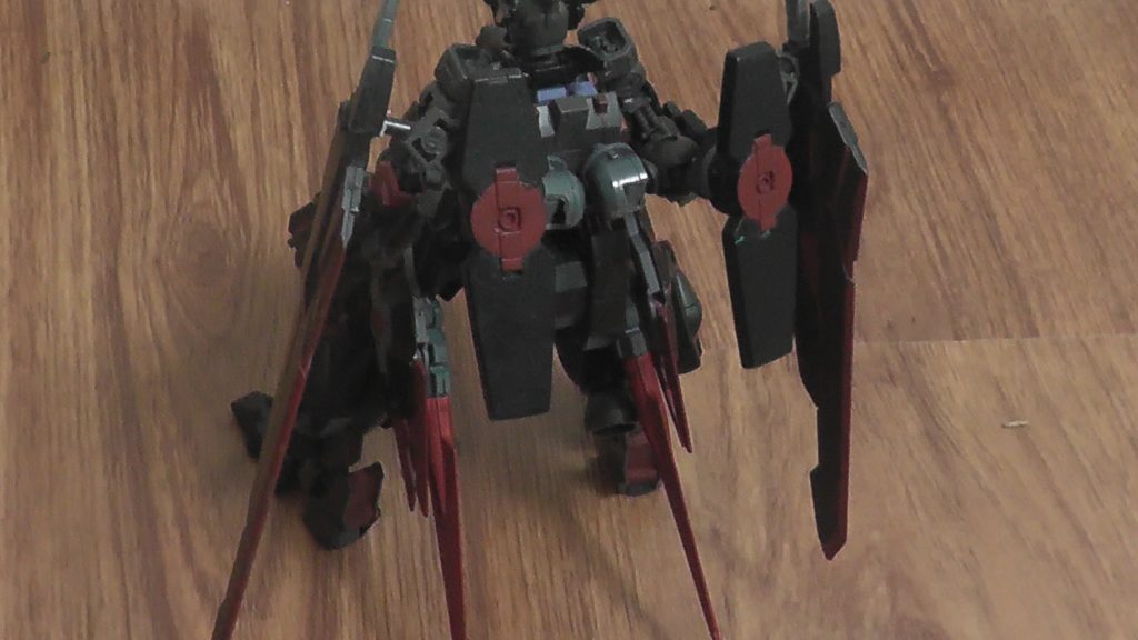 背中にはグレイズのブースターとリナシメントのバスタード・チョッパー用のジョイントなどでGNバスターソードをウイング替わりにつけてみました!