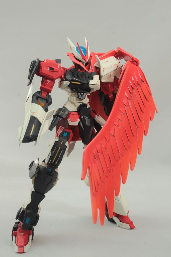 NNライフルの代わりにRFCCウイングを生やしたノーネイムさん。
背中の3mm穴にどんぴしゃハマってくれたのでほぼ無改造での取付。