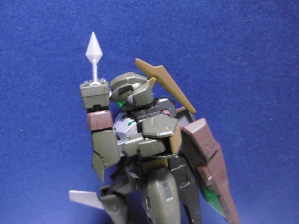 手甲の中には忍器を仕込んでいる場合もありますが、あからさまな忍器は正体発覚のリスクがあるため控えます。陽動目的で棒手裏剣を仕込む事も。苦無は武器ではなく登器として使用。