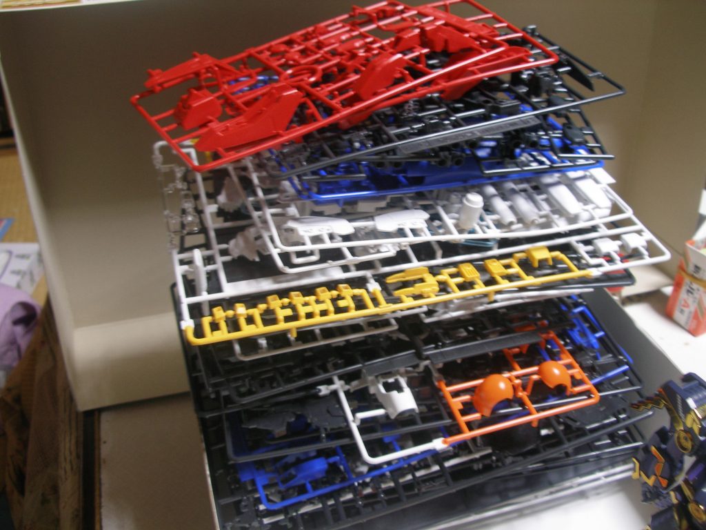 まず全ランナーを取り出し、床に並べたり積み上げたりします。
そうして手を出してしまった無謀さを悔いり、暫し絶望感に包まれます。