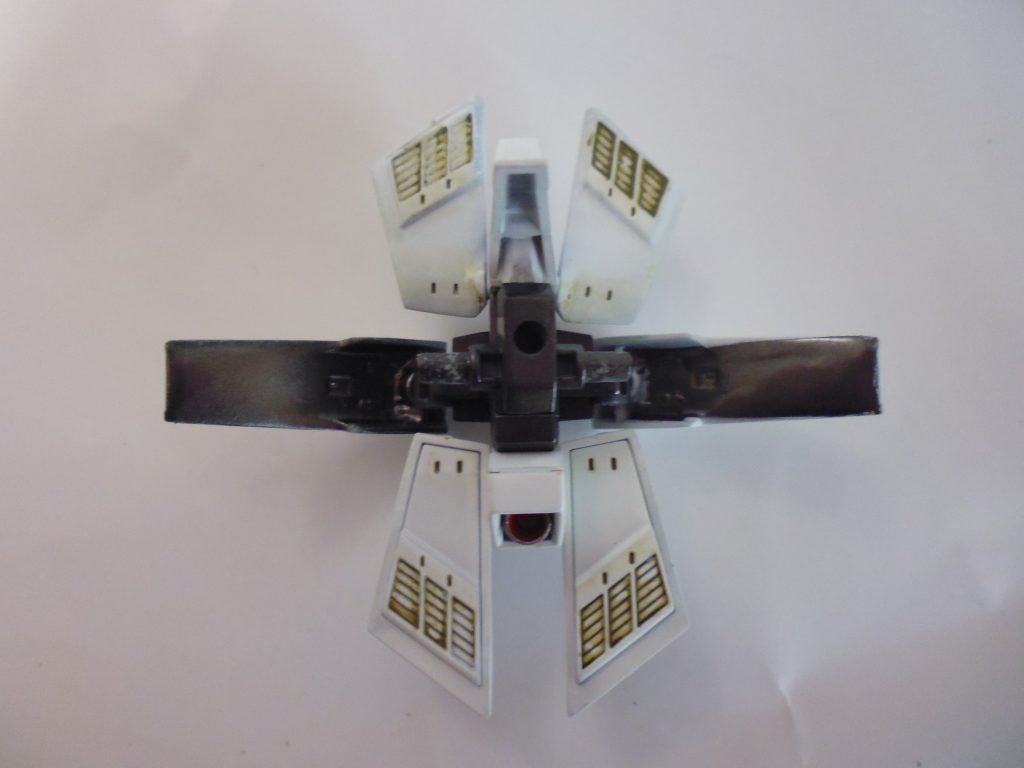 裏面のアーマーはジャンクパーツとかで裏打ちをしました。