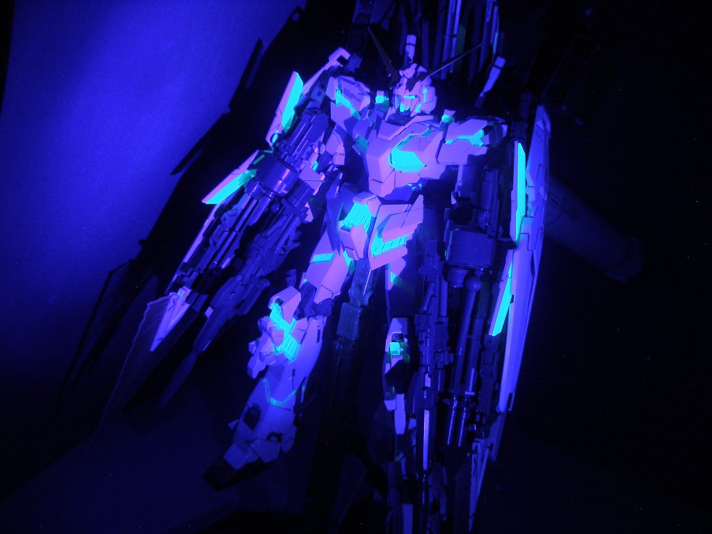 ブラックライトで苦労が報われた瞬間。美しい。