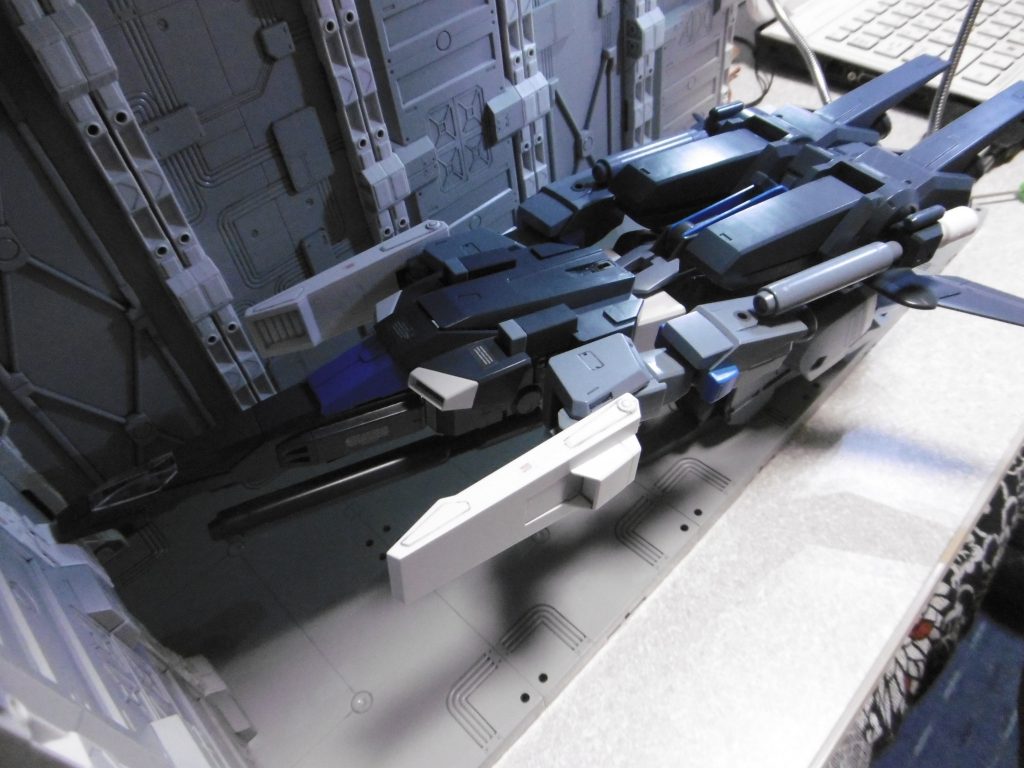 FA-ZZと同じくZZの流用であるため、変形機構がそのまま残っています。コア・ブロックも顕在だったので、試しにGフォートレス化させるも、思いっきり間違えまくり。なぜ「推進器が前に向いている」事に気付かなかったのだ、当時の自分よ。