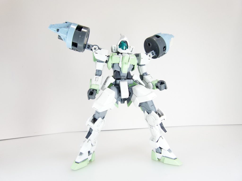 本体前部はPC-123プラスM１個が余剰、あと各コンテナ部分に対応するN４個（PC-001①などでも対応）を使用することでトレミーキャノンのハッチがないですがもう一個作成可能。とりあえず付けてみるとなんだか勇者ロボみたいに。