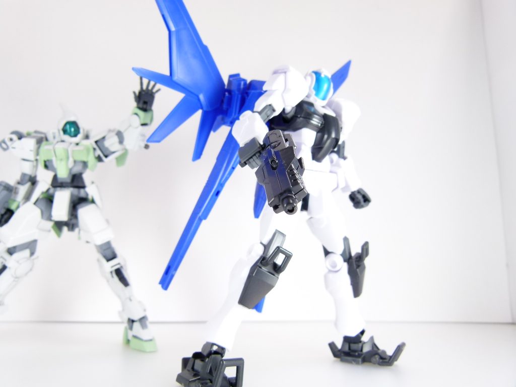 ビルドブースター(第11改参照)を付けて。背部一軸はストライカー系にも対応してくれます。