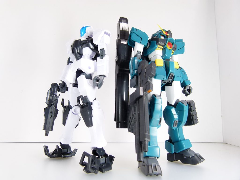 実質のベース機:GBN内には「完全新規」という触れ込みで設計が行われたと解説され、ベース機となるものは存在しないとされている。あえてベースを述べるのなら「機動戦士ガンダム」のジムであろうか(説明書より)。本当のベース、ダ・ヴィンチと。あの頃から気になっていた「HGBF1」ランナー。当然ながら関節規格は同じ。可動3ミリ穴のある肩を移植すれば、ネイキッドとほぼ同等の拡張性になります。