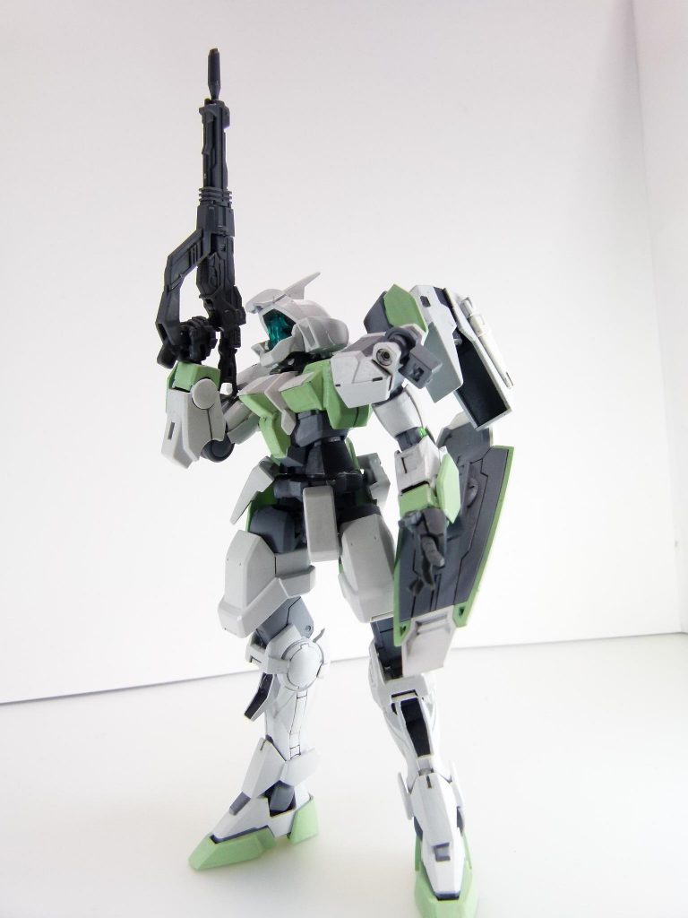 ビームライフル:遠距離への射撃能力を持つ一般的なライフル。後部のストックを活用すれば高い安定性が得られる。一般的ライフルにしてはどれもディティールがおしゃれな本セットです。24thセンチュリー(第1改参照)等とも比べてみましょう。