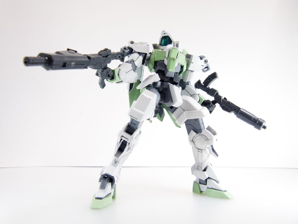 さらに、本連載でのレビューは先の話になりそうですがチェンジリングライフルをおもむろに取り出し・・・やっぱり。一部換装銃身は本キットにも対応します(写真で装備している2つのみ)。チェンジリングは通常PSなのでピストル側の摩耗が心配ですが。入らない場合はリブを切る、接着するなどしてオリジナルの銃を作ってみましょう。【次回予告予定】GP-羅刹を作りながらHGIBA編。5か7で。