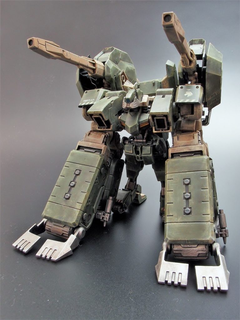 厄祭戦時、各種装備を換装して運用されたガンダム・バルバトス。その砲撃戦特化形態。
装甲を交換し、アームドベース「スレイプニル」を装備することでこの姿となる。
戦後発見された際は装甲のみが遺されていたため、予備装甲と判断されグシオンリベイクに転用された。