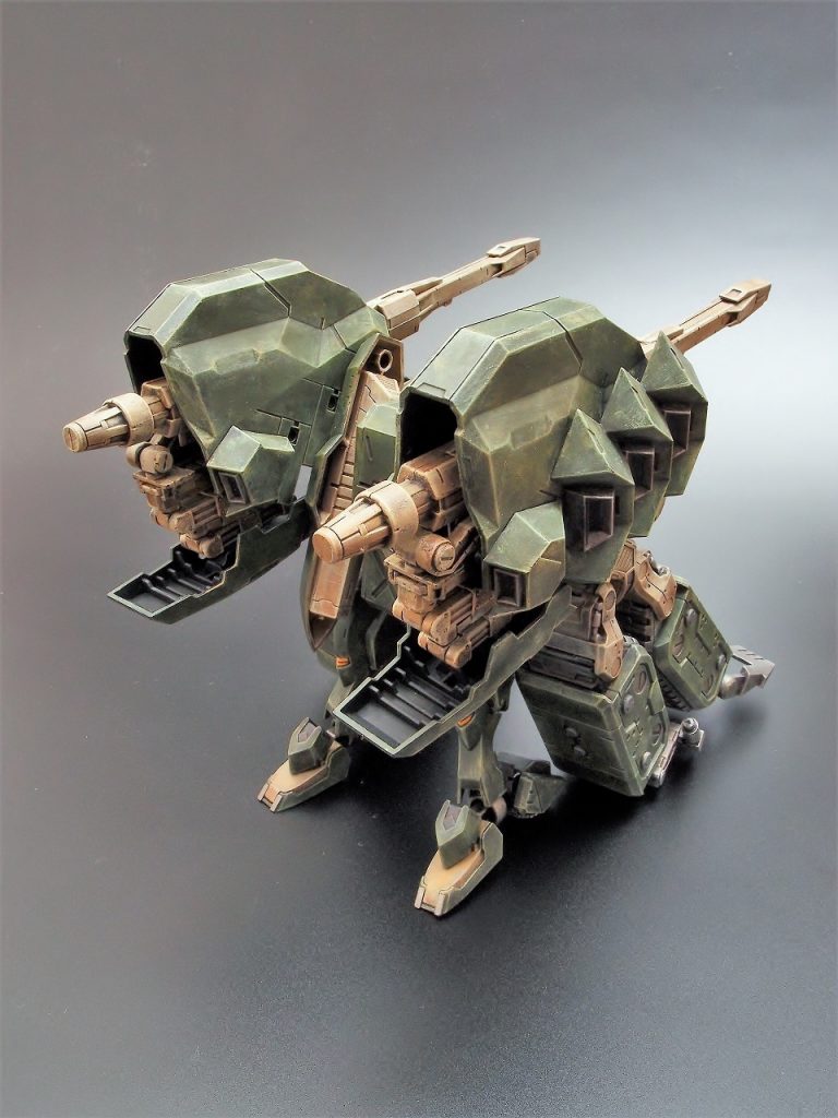 本形態では、フラウロスの砲撃形態と同様に下半身が180°回転し前後逆となる。
超重量ゆえに歩行による機動性は劣悪で、基本的には各部のクローラーで移動する。
両肩に内蔵されたレールガンもフラウロスと同型のダインスレイブだが、大容量のＡＰＤＳ弾倉と砲身冷却機構によって装弾数と連射性が桁違いに向上している。