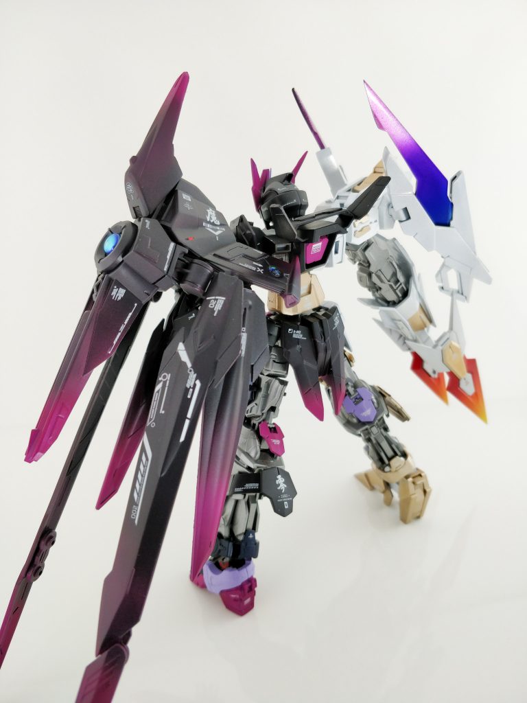 バックショット。
マグナムのすっきりとした背後をそのまま利用し、ノーネームの重厚感とは対照的にしました。