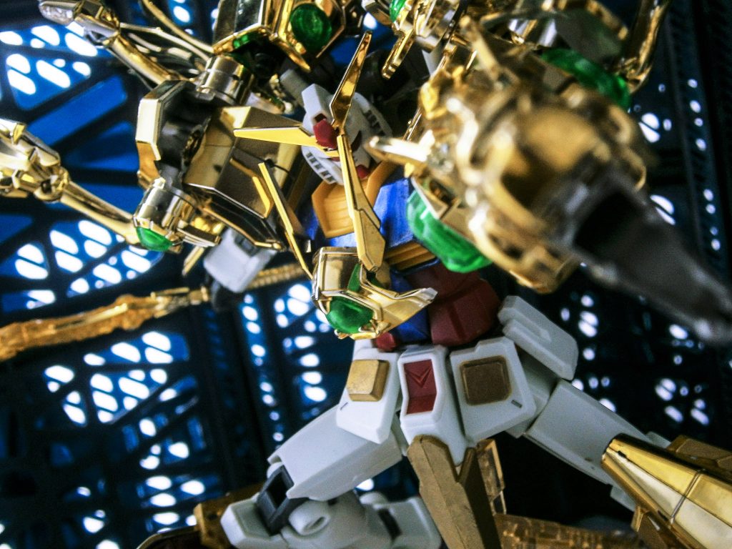 左腕は龍の頭を模した肩アーマーを使い武器腕に。