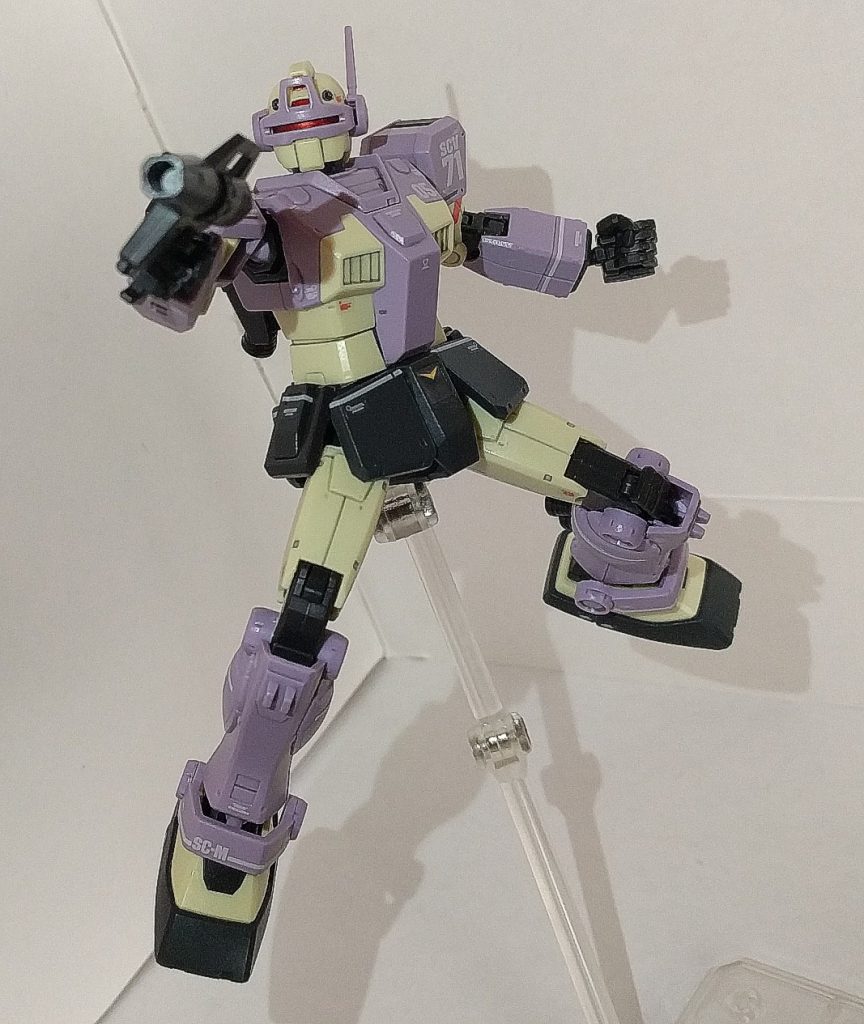 設定では存在するフェロウブースターが無い為、武装はビーム・スプレーガン、ビーム・サーベル、頭部60mmバルカンのみとシンプルな装備となっています